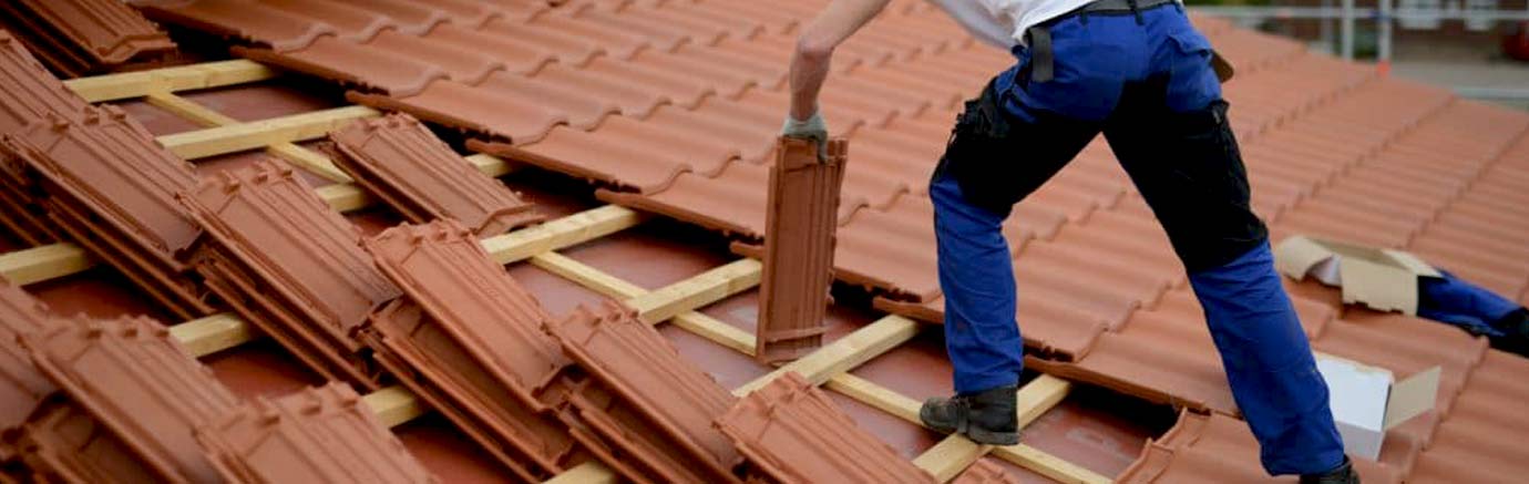 Travaux de couverture -  Roofwall Rhode Sint Genèse : couvreur toiturier, ardoisier en Belgique : construction ou rénovation de votre toiture : ardoises, tuiles… Faitage. Dépannage et intervention en urgence pour votre toit. RHODE SINT GENÈSE - RHODE SAINT GENÈSE : intervention en BELGIQUE: région Flamande, Wallonne et Bruxelles, Liège ….