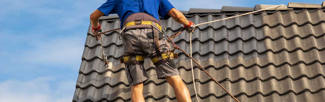 Nettoyage et démoussage toiture -  Roofwall Rhode Sint Genèse : artisan couvreur en Belgique : nettoyage, démoussage, traitement anti-mousse toiture. Application d’un revêtement peinture hydrofuge coloré de toit. RHODE SINT GENÈSE - RHODE SAINT GENÈSE : intervention en BELGIQUE: région Flamande, Wallonne et Bruxelles, Liège ….