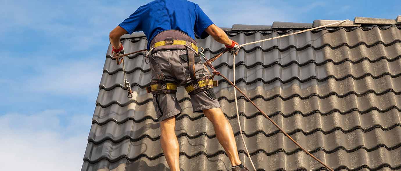 Nettoyage et démoussage toiture -  Roofwall Rhode Sint Genèse : artisan couvreur en Belgique : nettoyage, démoussage, traitement anti-mousse toiture. Application d’un revêtement peinture hydrofuge coloré de toit. RHODE SINT GENÈSE - RHODE SAINT GENÈSE : intervention en BELGIQUE: région Flamande, Wallonne et Bruxelles, Liège ….