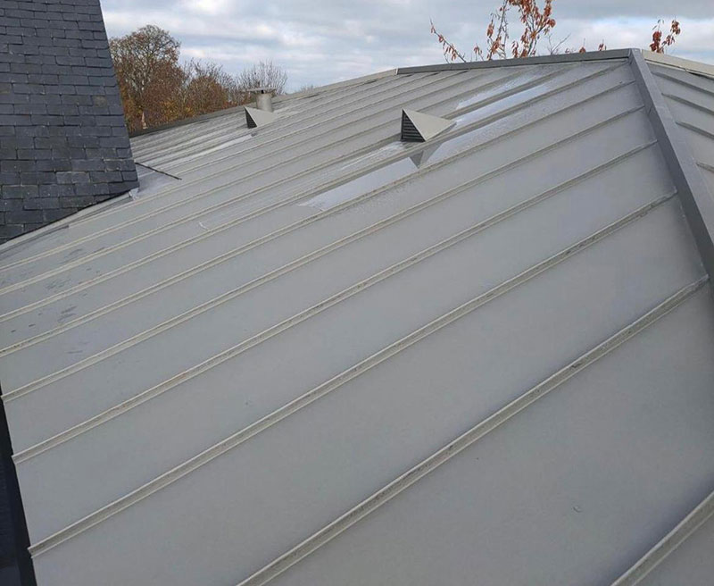 Travaux de couverture -  Roofwall Rhode Sint Genèse : couvreur toiturier, ardoisier en Belgique : construction ou rénovation de votre toiture : ardoises, tuiles… Faitage. Dépannage et intervention en urgence pour votre toit. RHODE SINT GENÈSE - RHODE SAINT GENÈSE : intervention en BELGIQUE: région Flamande, Wallonne et Bruxelles, Liège ….